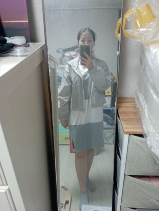 [구매평]다운블로우 여성 스포츠 골프웨어 윈드 자켓 크롭 후드 바람막이 DBC 1807 — 5점을 준 리뷰어가 2025년 10월 올린 사용 사진