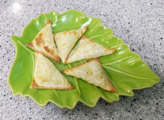 (주)성경순만두 곤약만두.콘치즈만두,삼각당면만두,당면 야끼만두,대구전통 납작만두,떡뽁이 매콤소스,달콤소스 — 5점을 준 리뷰어가 2023년 4월 올린 사용 사진