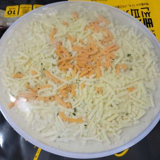 [푸딩팩토리] 10인치 씬피자 3종 택2_베샤멜 고르곤졸라/불고기/고르곤졸라 — 5점을 준 리뷰어가 2022년 5월 올린 사용 사진