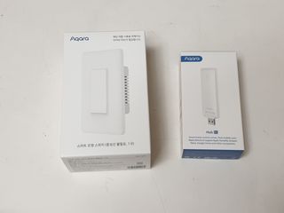 아카라 조명 스위치를 누워서 끄는 방법 (스마트 조명 스위치 2구 + 무선 리모트 스위치 1구 T1, 스마트 허브 E1) — 5점을 준 리뷰어가 2021년 12월 올린 사용 사진