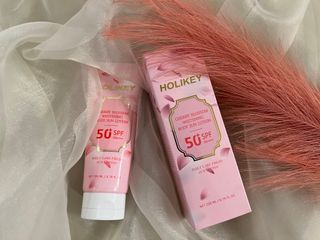 홀리키 체리 블러썸 화이트닝 바디 선 로션 — 5점을 준 리뷰어가 2023년 6월 올린 사용 사진