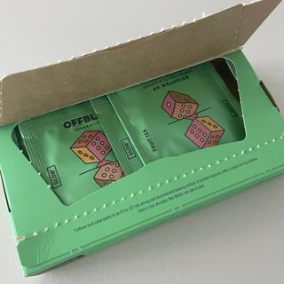[오프블랙] 얼굴톤이 달라지는 히비스커스티 브라이튼업 — 5점을 준 리뷰어가 2022년 6월 올린 사용 사진