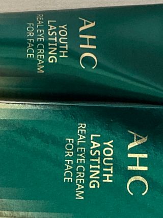 [NEW 탄력유턴 아이크림] AHC 유스 래스팅 리얼 아이크림 포 페이스 — 5점을 준 리뷰어가 2021년 2월 올린 사용 사진