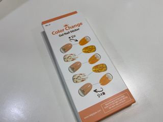 [네일가게] 햇빛에 닿으면 색이 변하는 신기한 햇살 반전 네일스티커_B — 4.5점을 준 리뷰어가 2021년 8월 올린 사용 사진