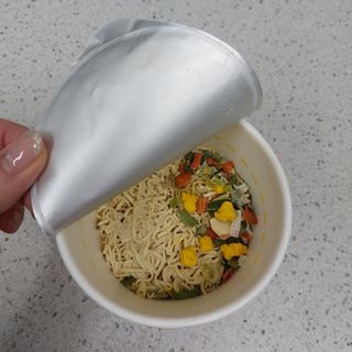NISSIN 닛신 컵누들  4종 - 씨푸드오리지날, 씨푸드 스파이시, 씨푸드 커리, 씨푸드 XO소스 — 5점을 준 리뷰어가 2021년 11월 올린 사용 사진