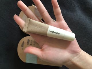 [후르디아] 올리브영 착한보습 비건 립버터 2종 — 5점을 준 리뷰어가 2022년 10월 올린 사용 사진