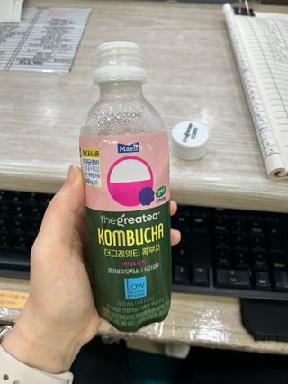 더그레잇티 콤부차 [매일유업] 더그레잇티 44kcal 콤부차 300ml *12개입 (오리지널 6개+베리리치 6개) — 3점을 준 리뷰어가 2023년 7월 올린 사용 사진