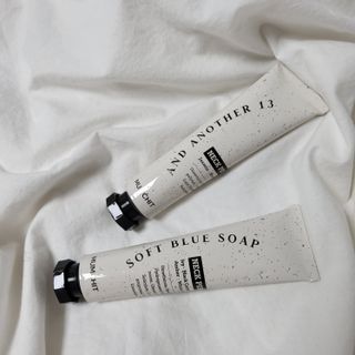 멈칫(MUMCHIT) 넥퍼퓸 NECKPERFUME 2가지 향 — 5점을 준 리뷰어가 2021년 12월 올린 사용 사진