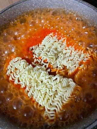 더밥  고추마녀 라볶이 +  나이스미 무설탕 현미후레이크 — 5점을 준 리뷰어가 2021년 10월 올린 사용 사진