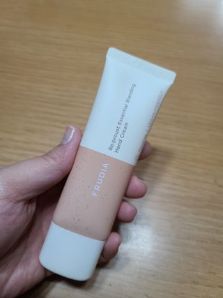 [후르디아] 끈적임 없는 착한성분 비건  핸드크림 3종 — 5점을 준 리뷰어가 2022년 10월 올린 사용 사진