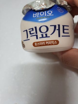 매일바이오 그릭요거트 오리지널 플레인 4개, 로스터리 커피믹스 4개 — 4점을 준 리뷰어가 2021년 12월 올린 사용 사진