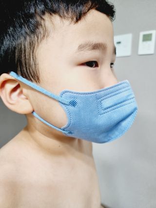 [애니가드] 키즈 라이트 KC인증 새부리형 패션 컬러마스크 30매 소형 어린이 — 5점을 준 리뷰어가 2022년 7월 올린 사용 사진