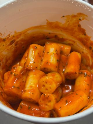 나우  [요리궁리] B타입 ( 매콤, 치즈, 매콤까르보 ) 꽃떡볶이 6개입 세트 — 4점을 준 리뷰어가 2025년 3월 올린 사용 사진