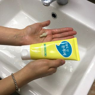 IO 아이오 오늘도 넌 눈부셔 - 데일리 스크럽 클렌징폼 — 5점을 준 리뷰어가 2021년 2월 올린 사용 사진