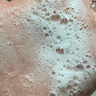 체코 비건화장품 마뉴팍투라 향좋은 천연 맥주샴푸 맥주샤워젤 — 5점을 준 리뷰어가 2022년 5월 올린 사용 사진