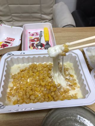 [오늘통닭 수유본점] 콘치즈닭 — 5점을 준 리뷰어가 2021년 1월 올린 사용 사진