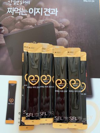 짜먹는 이지견과 짜먹는 이지아몬드, 짜먹는 이지허니피넛, 짜먹는 이지캐슈넛 각 10g X  10포 — 리뷰어가 2021년 2월 올린 사용 사진