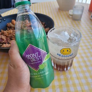 몽베스트 Montbest with Sparkling water Lime20병 — 5점을 준 리뷰어가 2021년 10월 올린 사용 사진