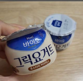 매일바이오 그릭요거트 오리지널 플레인 4개, 로스터리 커피믹스 4개 — 5점을 준 리뷰어가 2021년 12월 올린 사용 사진