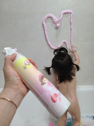 주식회사 권브라더스 [권브라더스] 목욕놀이 필수템, 핑키공주 유아버블클렌저 300ml 대용량 몽글몽글 구름 속 딸기향 — 5점을 준 리뷰어가 2022년 1월 올린 사용 사진
