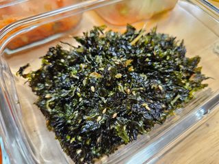 하나마이 [마마쿡] 전 청와대 천상현 셰프의 밑반찬  5종세트(소고기 장조림+연근조림+진미채+간장김자반+새우김자반) — 5점을 준 리뷰어가 2023년 4월 올린 사용 사진
