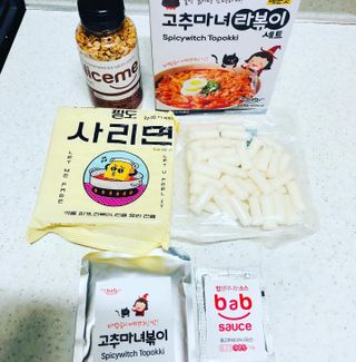 더밥  고추마녀 라볶이 +  나이스미 무설탕 현미후레이크 — 5점을 준 리뷰어가 2021년 10월 올린 사용 사진