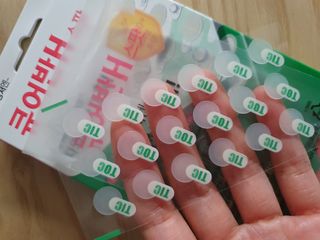 [큐어반H 스팟] 자외선 99프로 차단되는 스틱타입 스팟밴드(1팩 / 66매입) — 5점을 준 리뷰어가 2022년 11월 올린 사용 사진
