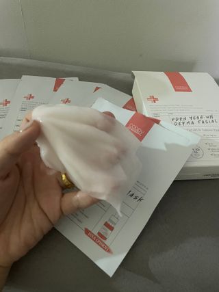 쿠피 피디알엔 연어 더마 페이셜 마스크 — 5점을 준 리뷰어가 2021년 11월 올린 사용 사진