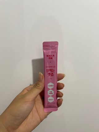 페페로니 잘 먹는 캣츄 - 알래스카 연어 24개입 — 5점을 준 리뷰어가 2021년 7월 올린 사용 사진