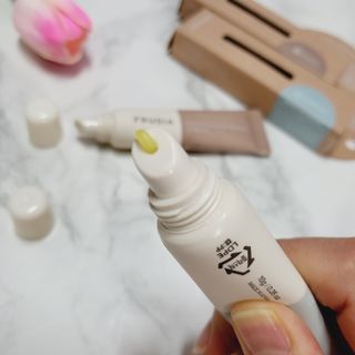 [후르디아] 올리브영 착한보습 비건 립버터 2종 — 5점을 준 리뷰어가 2021년 12월 올린 사용 사진