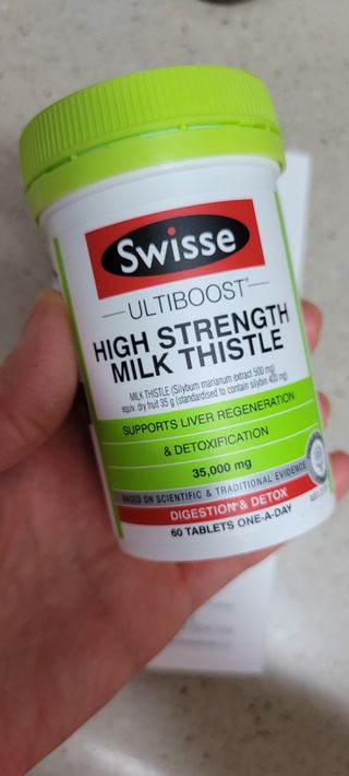 Swisse 스위스 고함량 밀크씨슬 35,000mg 60정 — 5점을 준 리뷰어가 2021년 11월 올린 사용 사진