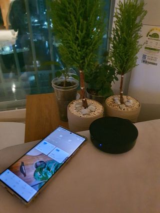 아카라 집 밖에서도 집 안을 돌봐주는 스마트 리모컨 — 5점을 준 리뷰어가 2022년 7월 올린 사용 사진