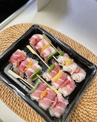 [다물꼬치] 삼겹새우롤꼬치 5개입 350g  + 데리야끼소스 120g + 매운고추소스 120g — 5점을 준 리뷰어가 2021년 12월 올린 사용 사진
