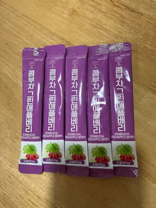 참앤들황토농원 7가지 맛! 탄산 톡톡! 스파클링! 데이앤 콤부차 7종 10포 1박스씩 ★총 7박스★ — 5점을 준 리뷰어가 2023년 2월 올린 사용 사진