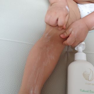 mom e 맘이 내추럴 베이비 케어 샴푸앤바스+로션 — 5점을 준 리뷰어가 2021년 1월 올린 사용 사진