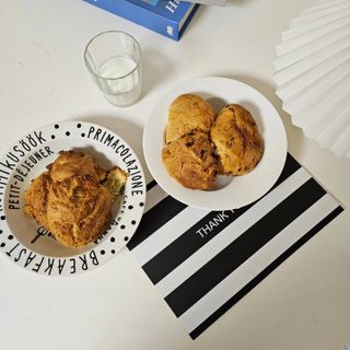서브큐 스콘 냉동생지 3종 (크랜베리 스콘, 얼그레이 스콘, 초코헤이즐넛 스콘) — 3점을 준 리뷰어가 2023년 5월 올린 사용 사진