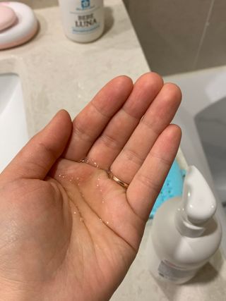 mom e 맘이 내추럴 베이비 케어 샴푸앤바스+로션 — 4.5점을 준 리뷰어가 2021년 1월 올린 사용 사진