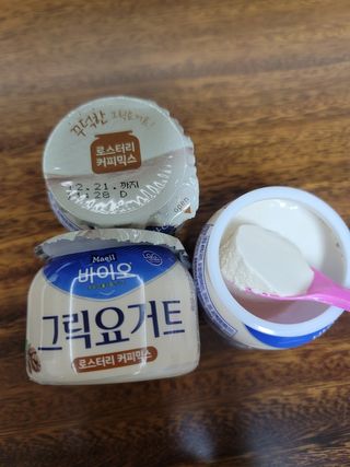 매일바이오 그릭요거트 오리지널 플레인 4개, 로스터리 커피믹스 4개 — 3점을 준 리뷰어가 2021년 12월 올린 사용 사진