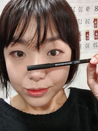 틸디앤 메이크 리얼무드 오토 아이라이너 — 5점을 준 리뷰어가 2021년 12월 올린 사용 사진