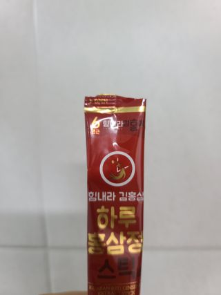 힘내라김홍삼 하루홍삼정스틱 10g x 10포 — 3점을 준 리뷰어가 2021년 4월 올린 사용 사진
