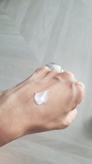 산수시 아쿠아 베네핏 24h 수부지 물광 속건조 수분크림 50ml — 5점을 준 리뷰어가 2021년 7월 올린 사용 사진