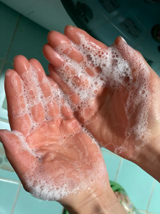 프리마인 메이크업과 들뜨는 각질까지 한방에 깐달걀로! 순하기까지한 셀베이스 그린티클렌저(200ml) — 5점을 준 리뷰어가 2023년 4월 올린 사용 사진
