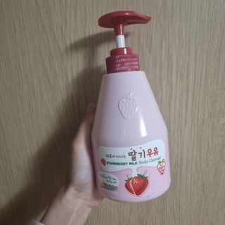 [과일나라] 피부가 마시는 딸기우유 바디클렌저&바디로션 — 5점을 준 리뷰어가 2022년 10월 올린 사용 사진