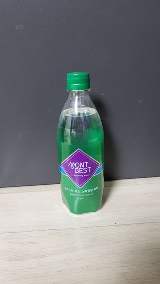 몽베스트 Montbest with Sparkling water Plain 20병 — 5점을 준 리뷰어가 2021년 11월 올린 사용 사진