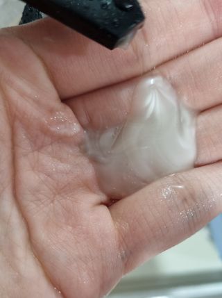 프리마인 더이상 뻣뻣하고 효과없는 탈모샴푸는 NO. 근본부터 케어하는 셀베이스 그린티샴푸(500ml) — 5점을 준 리뷰어가 2023년 3월 올린 사용 사진