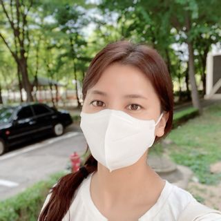 [에버그린] 2D 새부리형 KF80 중형 화이트 25매 — 5점을 준 리뷰어가 2021년 8월 올린 사용 사진