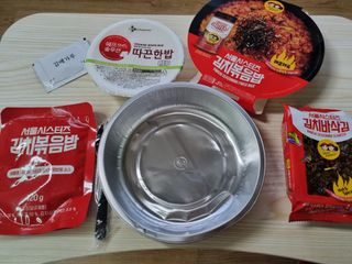 [서울시스터즈] CU 김치 4총사 세트-김치볶음밥, 김치큐브닭, 김치바삭김, 김치아몬드 — 5점을 준 리뷰어가 2021년 10월 올린 사용 사진