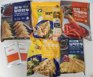 (주)성경순만두 곤약만두.콘치즈만두,삼각당면만두,당면 야끼만두,대구전통 납작만두,떡뽁이 매콤소스,달콤소스 — 3점을 준 리뷰어가 2023년 3월 올린 사용 사진