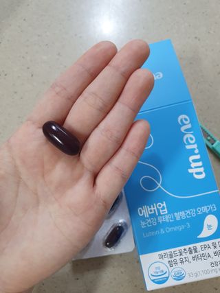 [몸엔용] 에버업 멀티비타민&미네랄, 눈건강 루테인 혈행건강 오메가3, 면역 프로바이오틱스 3종 택1 — 5점을 준 리뷰어가 2022년 4월 올린 사용 사진