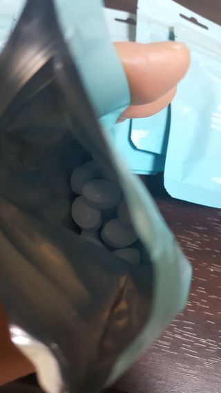 입 냄새 완화에 도움을 주는 에티켓 캔디 앳캔디 스트롱민트 — 5점을 준 리뷰어가 2021년 1월 올린 사용 사진